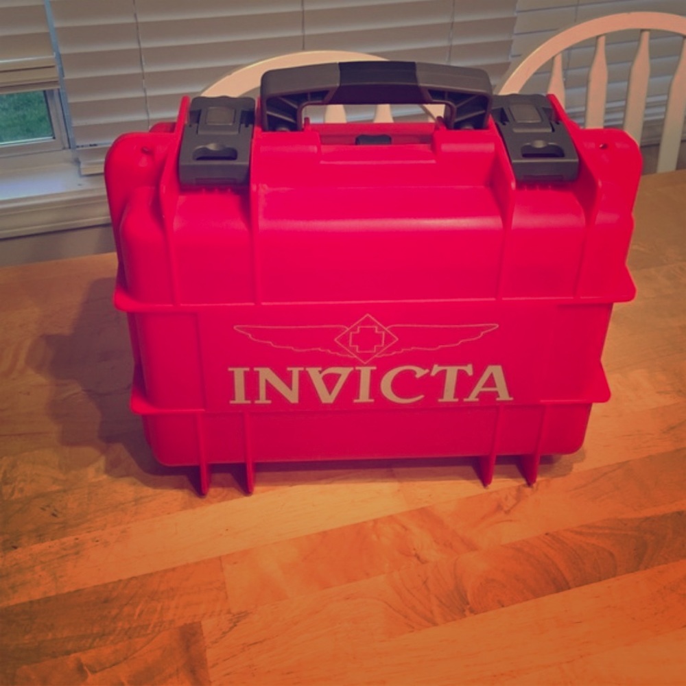 Invicta 8 slot dive case